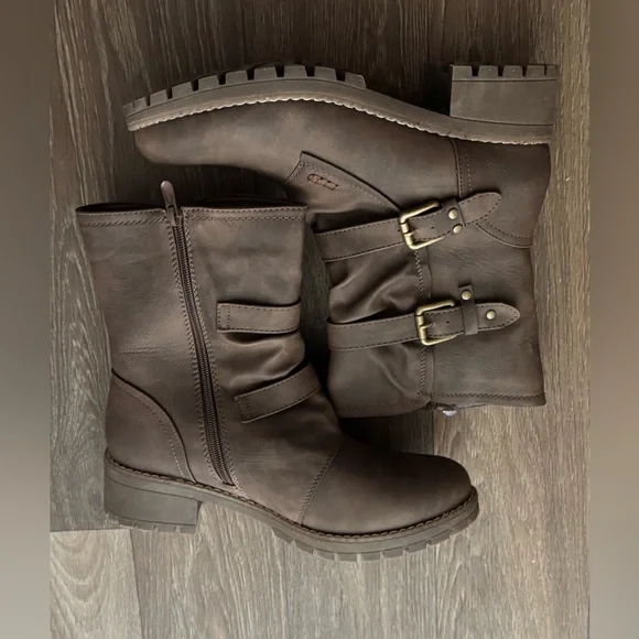 New GlobalWin Brown Zipper Ankle Boots - Picture 2 of 6